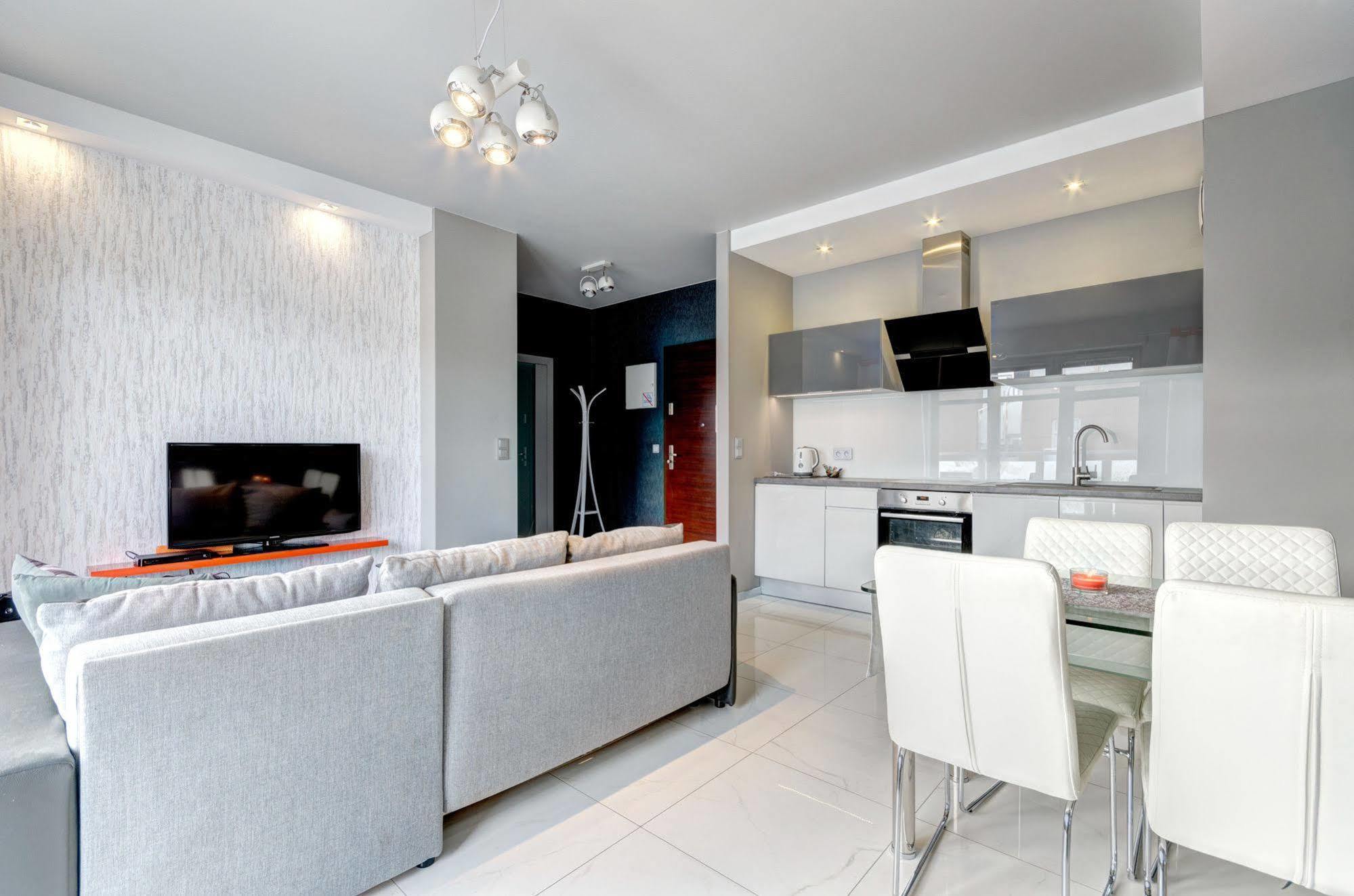 Swanky And Modern Marina Residence Sopot Bagian luar foto